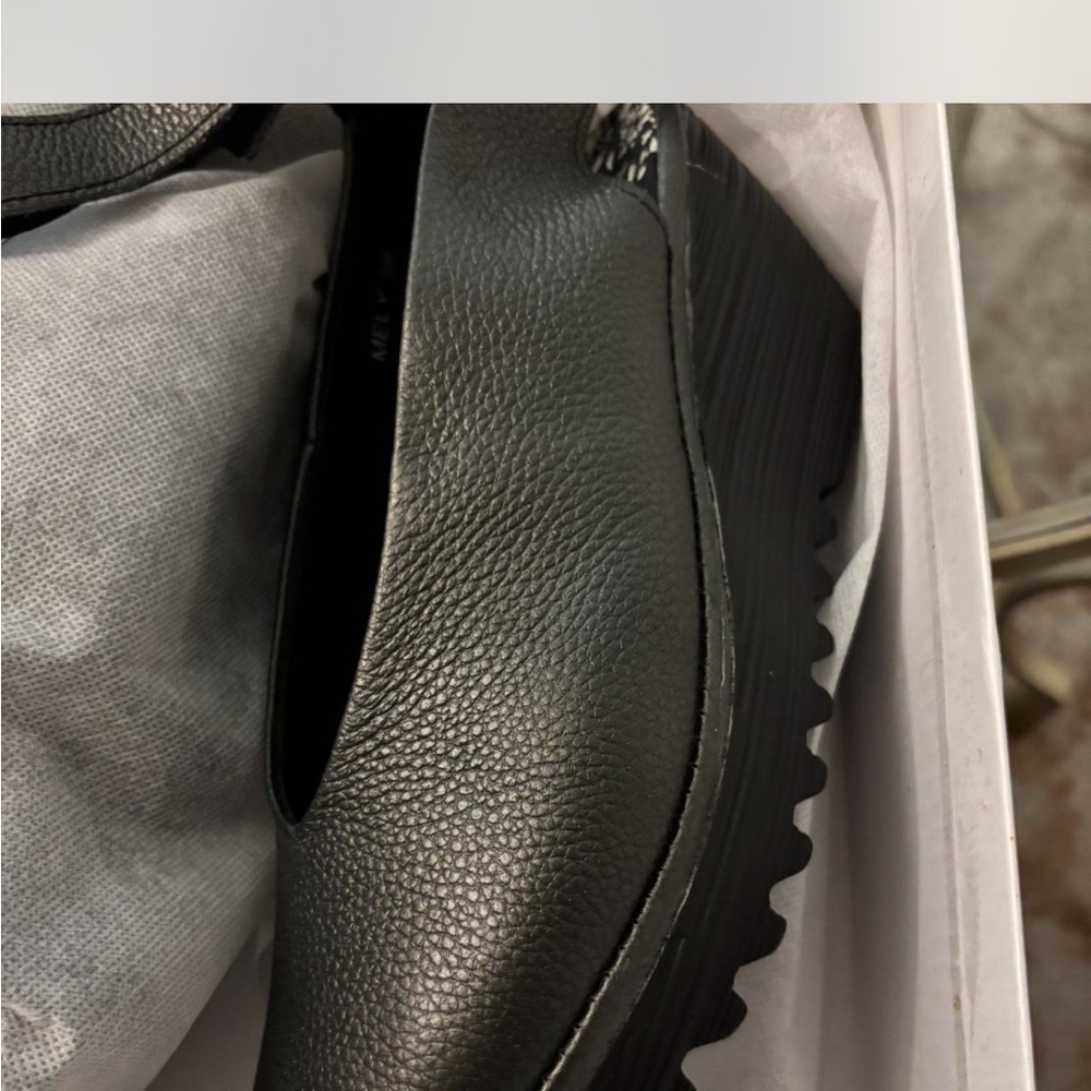 Women's black Bernie Mev shoe